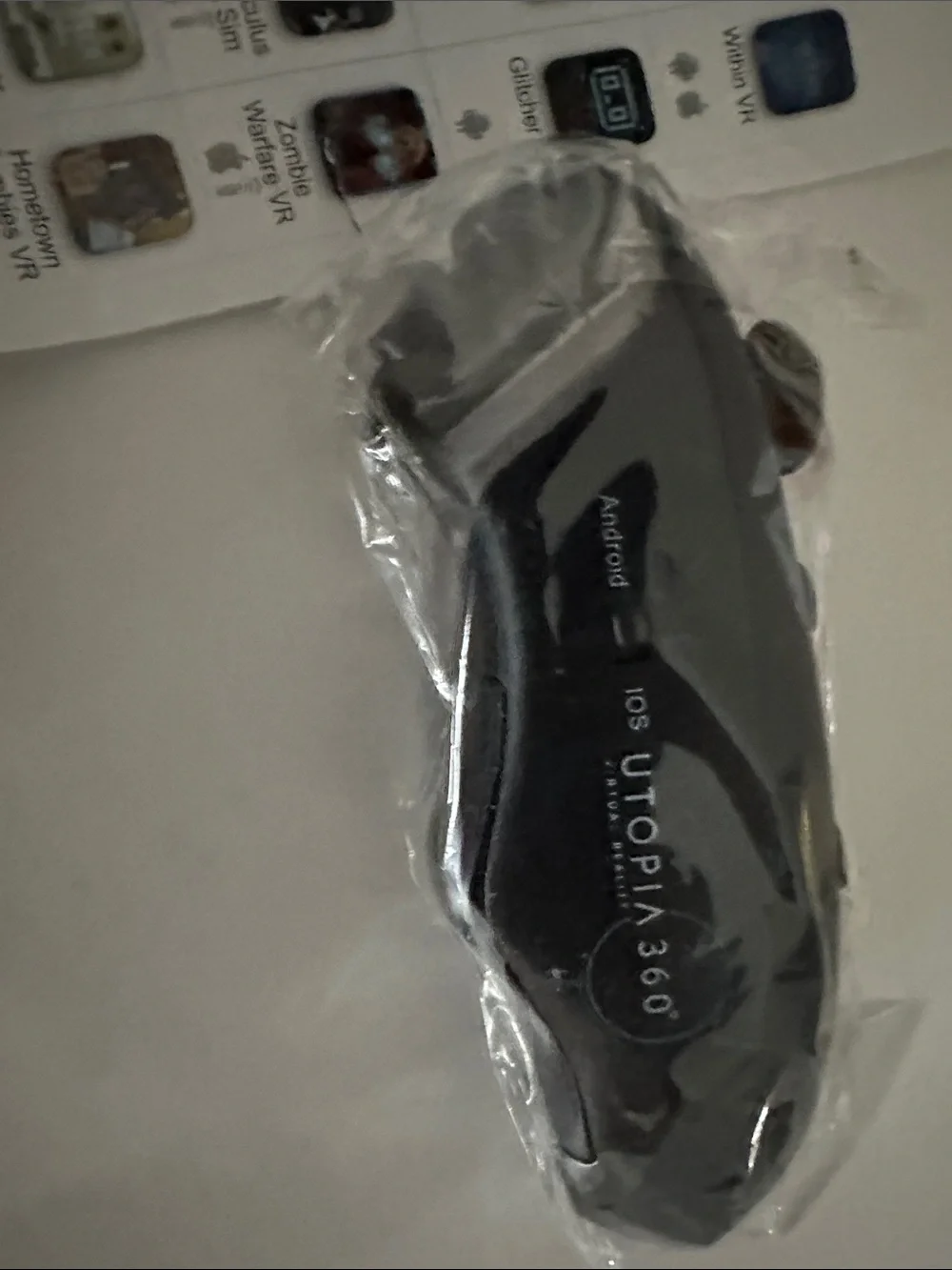 Utopia 360 VR Headset with Remote - Black and Teal